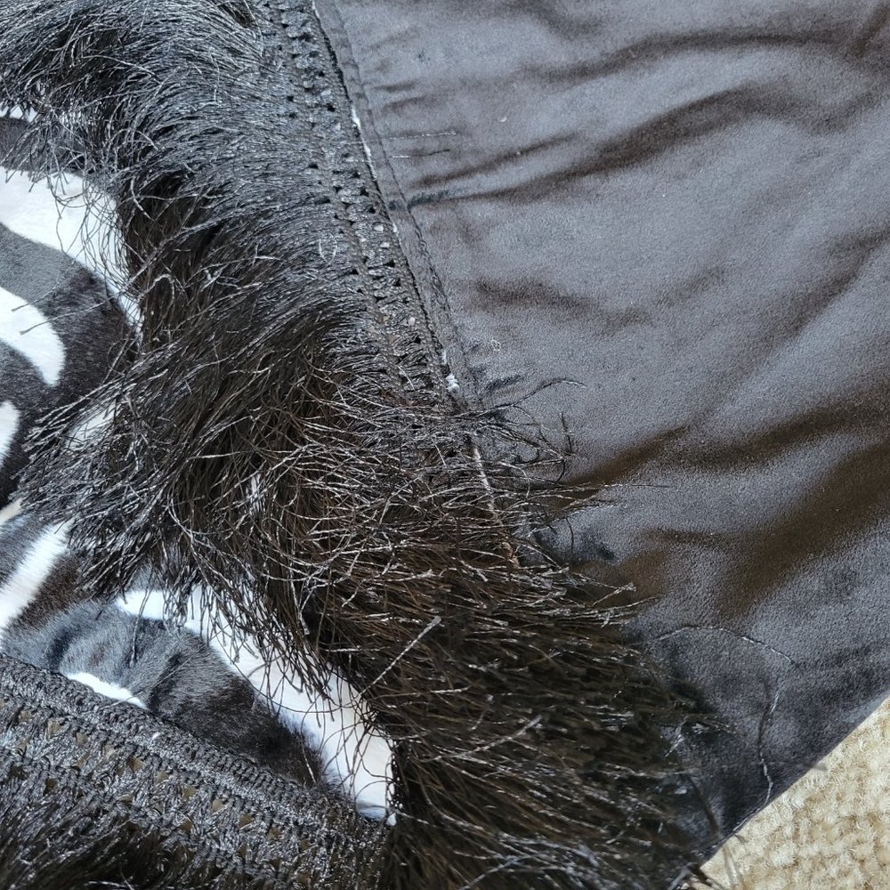 NWOT Plush velvety zebra print throw blanket with fringe - Picture 5 of 6